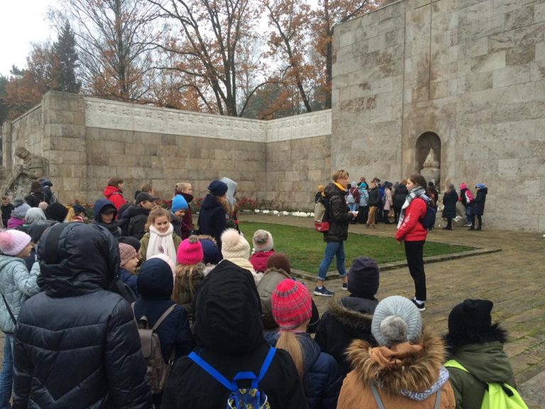 Mācību ekskursija Brāļu kapos