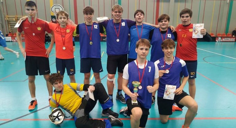 “Rīdzes” 8. – 9. klašu puišu komanda 77. skolēnu spartakiādē florbolā izcīnīja 1. vieta!