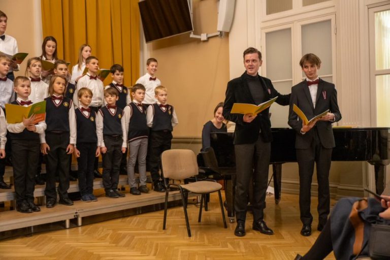 Rīgas puikas tiltus taisa