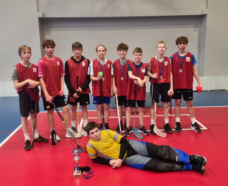 Pamatskolas “Rīdze” 6. – 7. klašu  zēnu komanda Rīgas valstspilsētas florbola čempionātā izcīna  2.vietu .