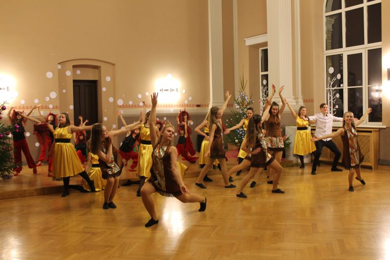 Izskanējis mūsdienu deju grupas “Rīdze” koncerts