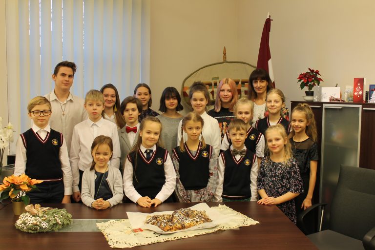 Semestra noslēguma svinīgais pasākums pie skolas direktores