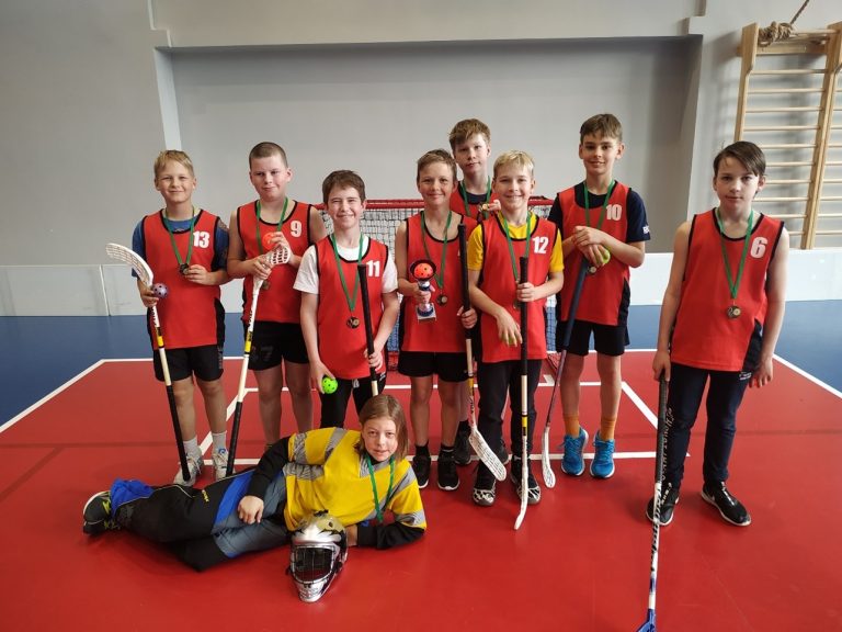 14. aprīlī Rīgas Juglas vidusskolā norisinājās Rīgas valstspilsētas fināla sacensības florbolā,  4. – 5.  klašu grupā.