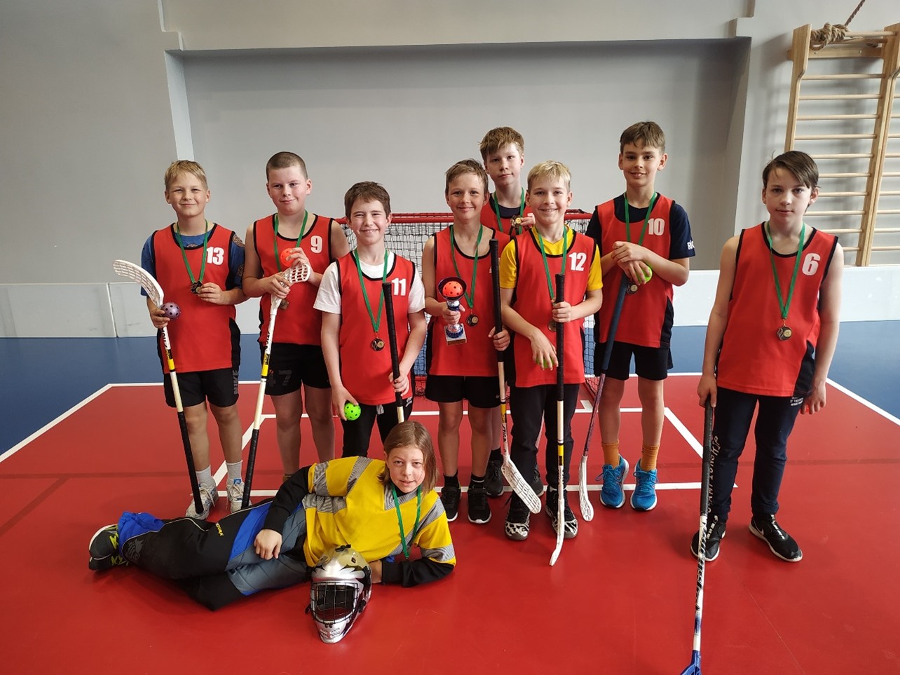 14. aprīlī Rīgas Juglas vidusskolā norisinājās Rīgas valstspilsētas fināla sacensības florbolā, 4. – 5. klašu grupā.