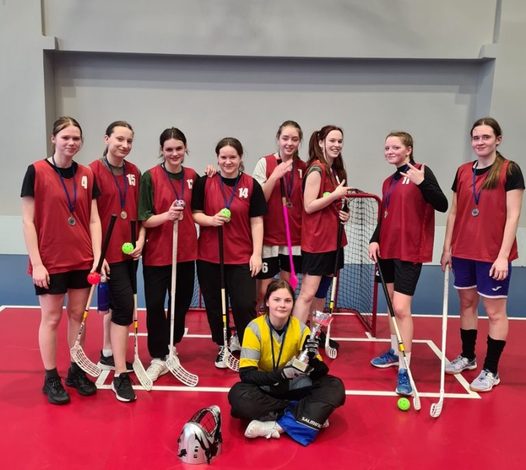 Pamatskolas “Rīdze”8. -9. klašu meiteņu komanda Rīgas valstspilsētas čempionātā izcīna 2.vietu